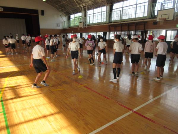10月日火曜日 体育着姿の場面が増えています 西東京市立東伏見小学校ホームページ