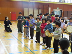 2��27���i���j���j