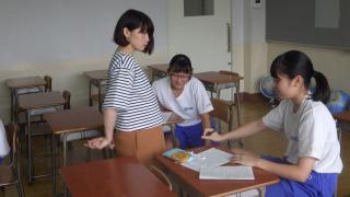 個別指導をする様子