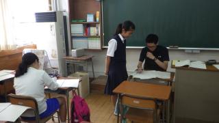 質問に対応する教員
